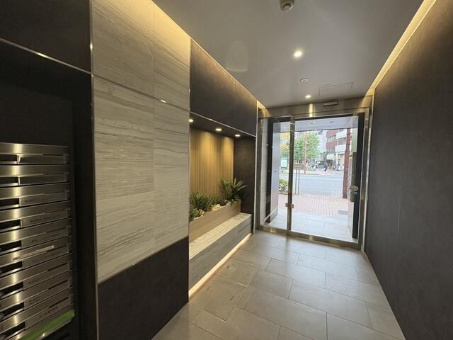 185 sqm Office for Rent in Chiyoda-ku, Tokyo - Thumbnail 4