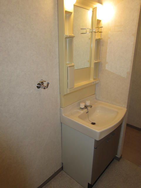 2DK Apartment for Rent in Tsuchiura, Ibaraki - 45.38 sqm - Thumbnail 4