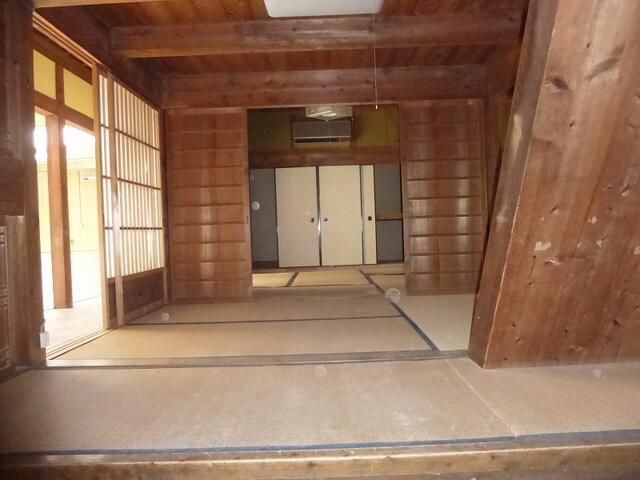 1952 8DK House on 299sqm Land in Yura, Wakayama - Thumbnail 3