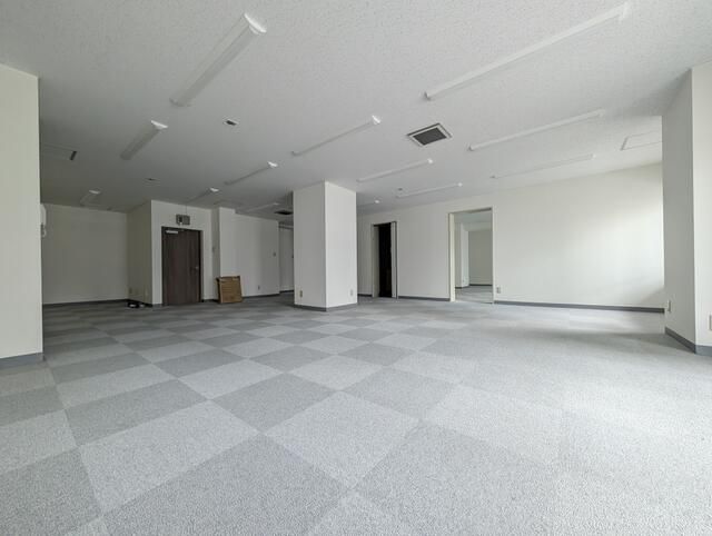 First Riverside Mansion Commercial Space for Sale in Sapporo - Thumbnail 4