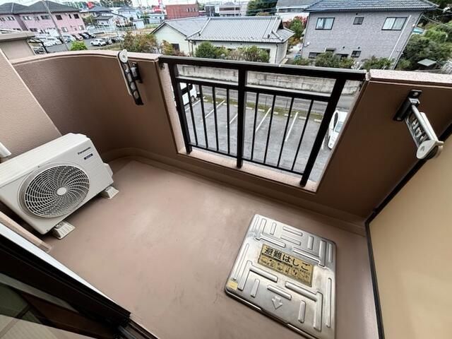 2LDK Apartment for Rent in Ota City, Gunma Prefecture - Thumbnail 3