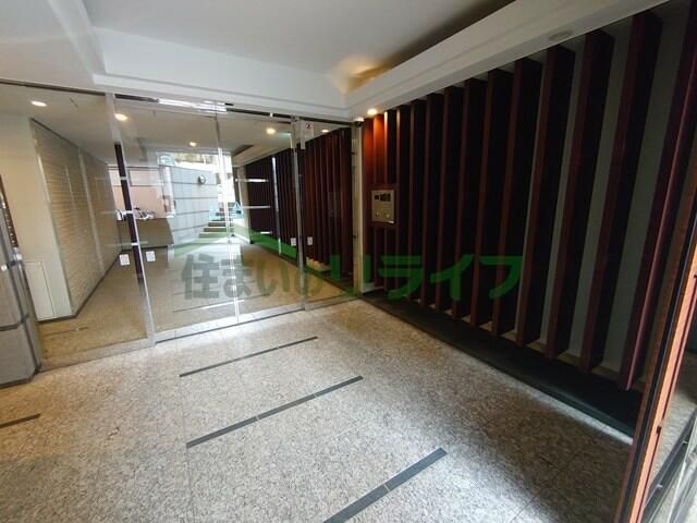 3LDK Apartment for Rent in Bunkyo-ku, Tokyo - 70.52 sqm - Thumbnail 2