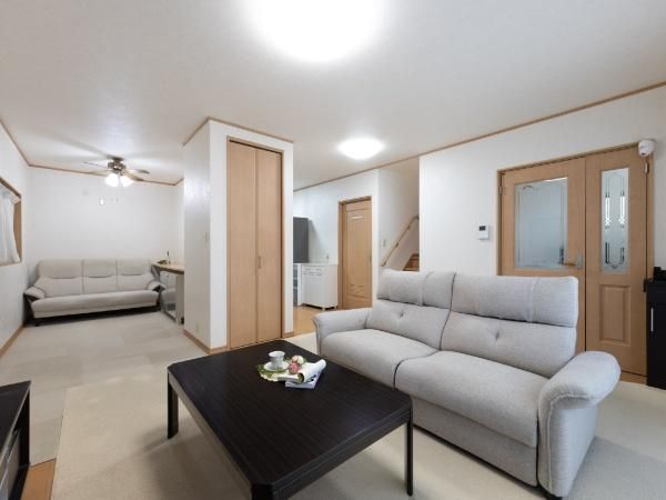 2LDK Detached House for Sale in Sakai, Osaka with Parking - Thumbnail 3