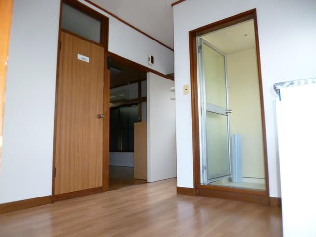 1DK Apartment for Rent in Mitaka, Tokyo - 62,000 Yen - Thumbnail 3