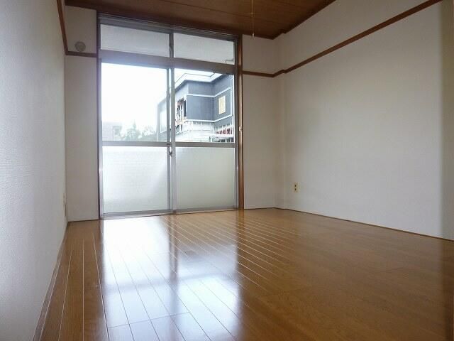 2DK Corner Apartment for Rent in Kichijoji, Musashino City - Thumbnail 4