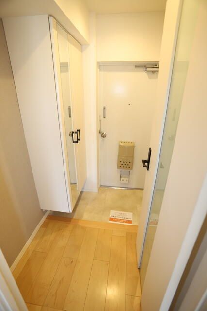 2DK Apartment for Sale in Bunkyo, Tokyo - Near Kasuga Station - Thumbnail 2