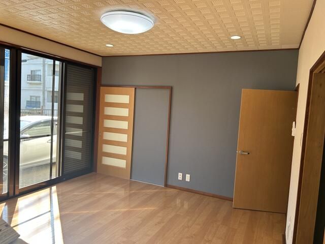 Renovated Mixed-Use Building with Parking in Maebashi, Gunma - Thumbnail 4