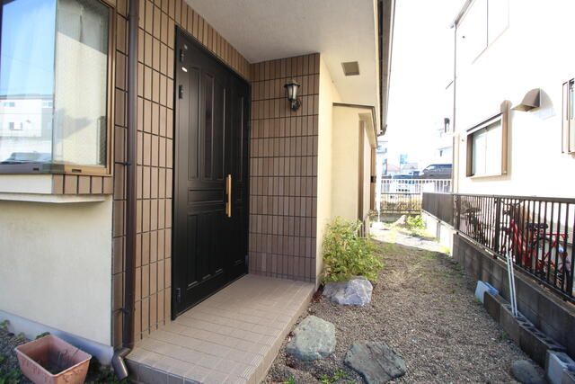 5LDK House for Sale in Akishima, Tokyo with Garden and Parking - Thumbnail 3