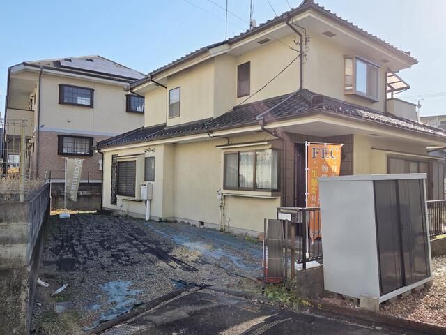 5LDK House for Sale in Akishima, Tokyo with Garden and Parking - Image 1