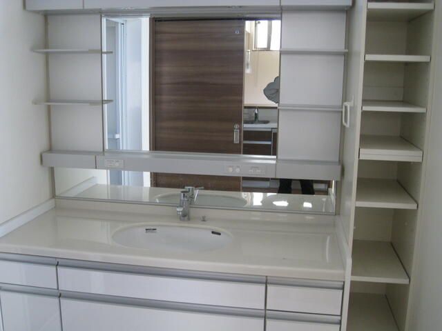 4LDK House for Sale in Hakusan, Ishikawa | 139 sqm Built 2013 - Thumbnail 3