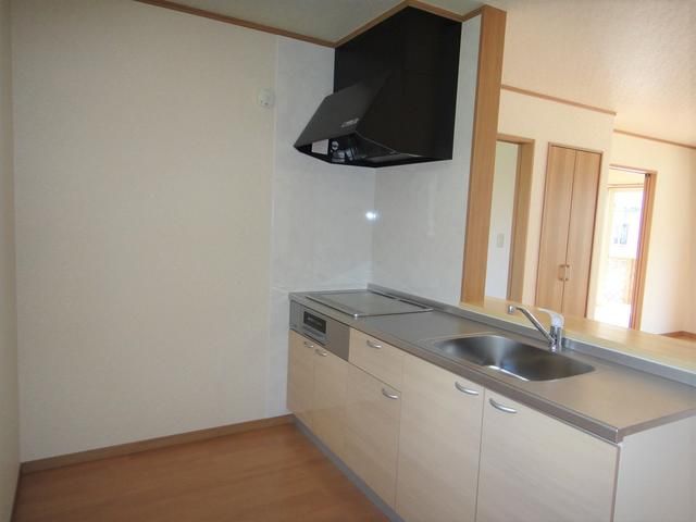 Modern 2LDK House for Rent in Sendai's Miyagidai - Thumbnail 4