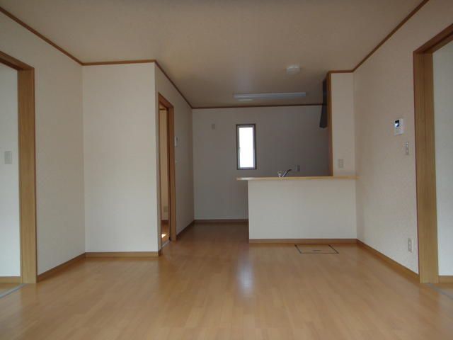 Modern 2LDK House for Rent in Sendai's Miyagidai - Thumbnail 3