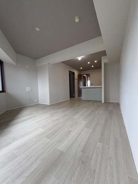 2LDK Apartment for Sale in Adachi City, Tokyo - Thumbnail 2