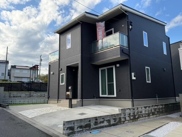 4LDK House for Sale in Atsugi, Kanagawa - Thumbnail 2