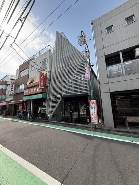 Modern 3-Story Townhouse for Sale in Shibuya, Tokyo - Image 1
