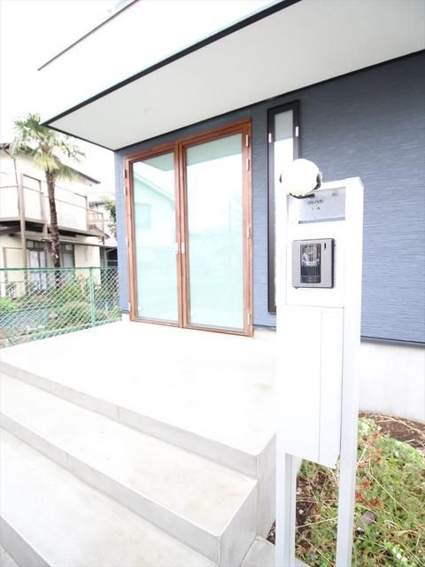 Terrace House for Rent in Atsugi, Kanagawa - 2LDK, Free Parking - Thumbnail 2