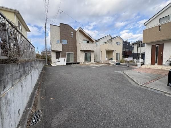 Modern 4LDK Detached House for Sale in Machida, Tokyo - Thumbnail 3