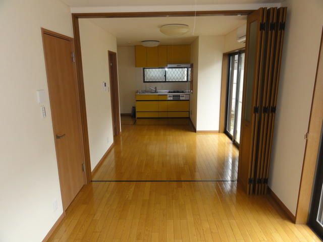 Renovated 4DK House for Rent with Garden in Mitaka, Tokyo - Thumbnail 3