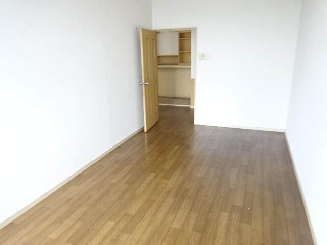 Office for Rent in Towada, Aomori - 70 sqm, Free Parking - Thumbnail 3