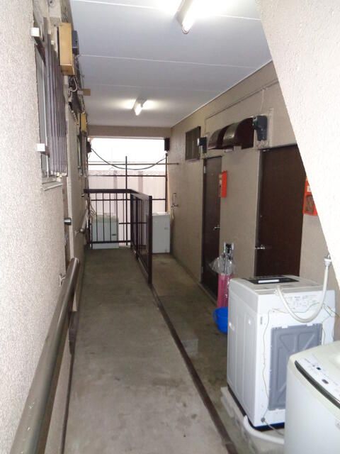 Studio Apartment for Rent in Shinjuku, Tokyo - 13.81 sqm - Thumbnail 2