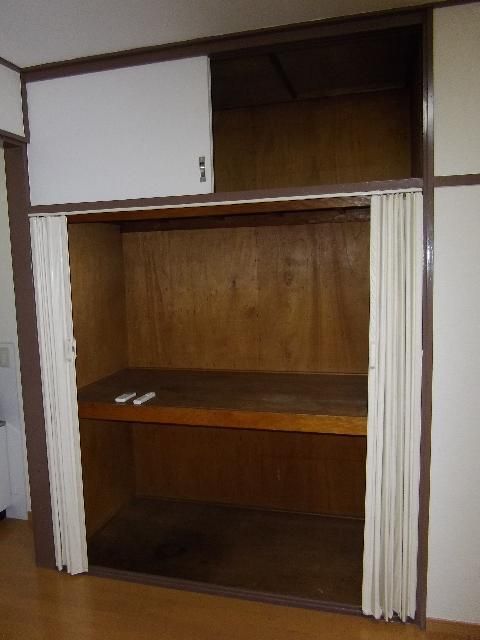 Studio Apartment for Rent in Shinjuku, Tokyo - 13.81 sqm - Thumbnail 4