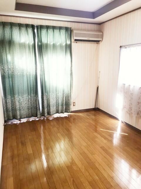 4DK House for Rent in Mitaka, Tokyo - Walk to Musashi-Sakai Station - Thumbnail 3
