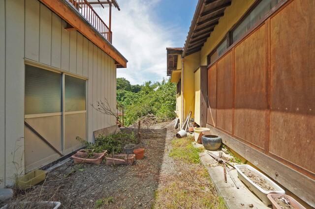 Large 7DK House on 491㎡ Land in Central City, Yamanashi - Thumbnail 4