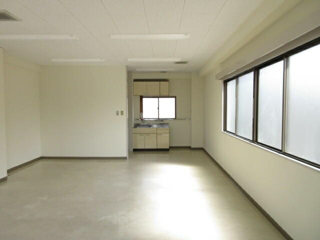 Commercial Shop/Office for Rent in Fukushima City, 3 Min Walk to Station - Thumbnail 2
