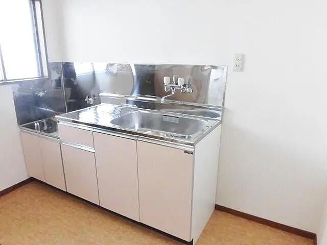 2K Apartment for Rent in Central City, Yamanashi - 35,000 Yen - Thumbnail 3