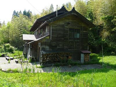 An old house in a snowy country with a wood stove and a 1st floor for hobbies and work, and a 2nd floor for living: villas, real estate, properties for sale, Hometown Information Center: Nationwide rural living property data — Image 1, Kashiwazaki, Niigata
