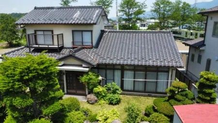 Traditional Japanese House with Garden for Sale in Komoro, Nagano - Image 1