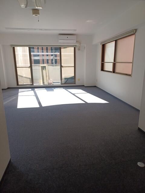 Office Space for Rent, 35m2, in Naka-ku, Yokohama - Thumbnail 4