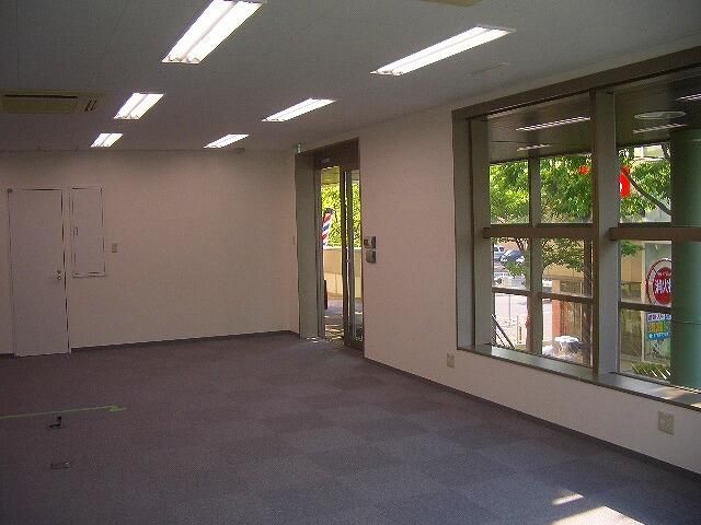 Commercial Space for Rent in Naka-Kasai, Edogawa-ku, Tokyo - Thumbnail 2
