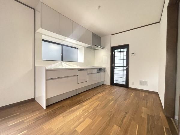 4LDK Detached House for Sale in Hiroshima Asaminami Ward - Thumbnail 3