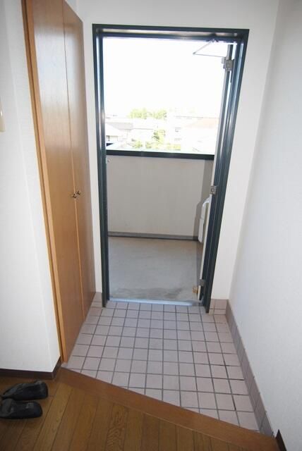 2LDK Apartment for Rent in Toyama City, Toyama - Thumbnail 2