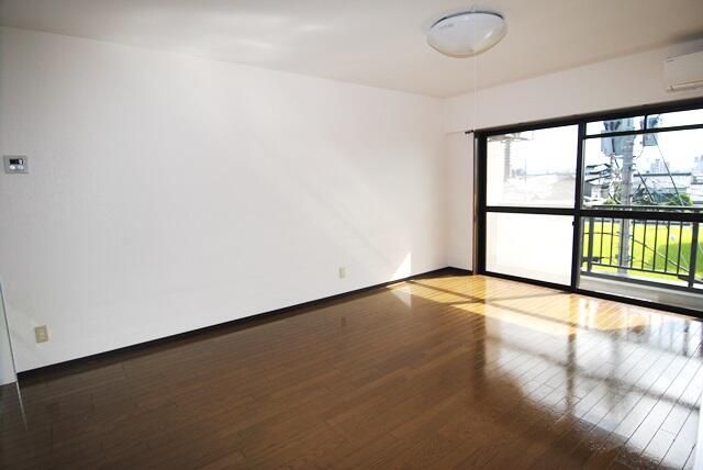 2LDK Apartment for Rent in Toyama City, Toyama - Thumbnail 3