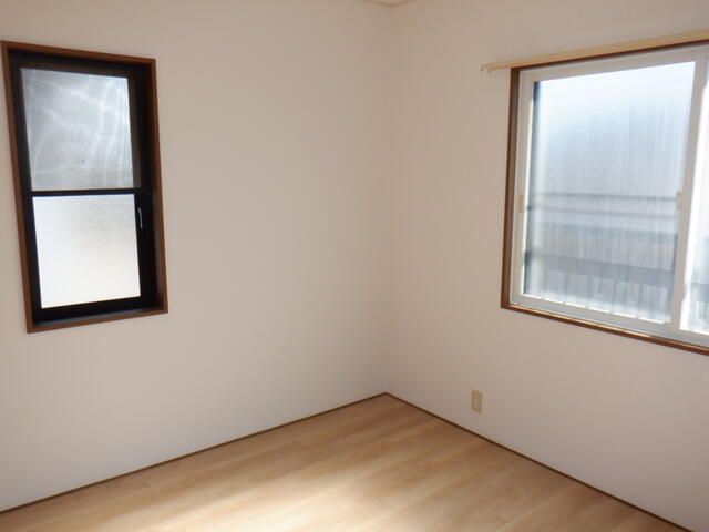 2LDK Apartment for Rent in Quiet Akita City Neighborhood - Thumbnail 3