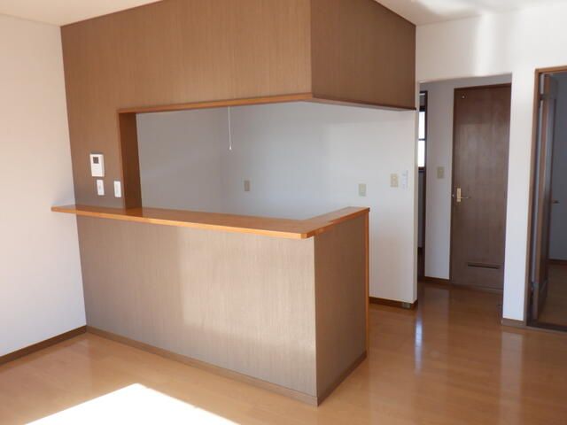 2LDK Apartment for Rent in Quiet Akita City Neighborhood - Thumbnail 2