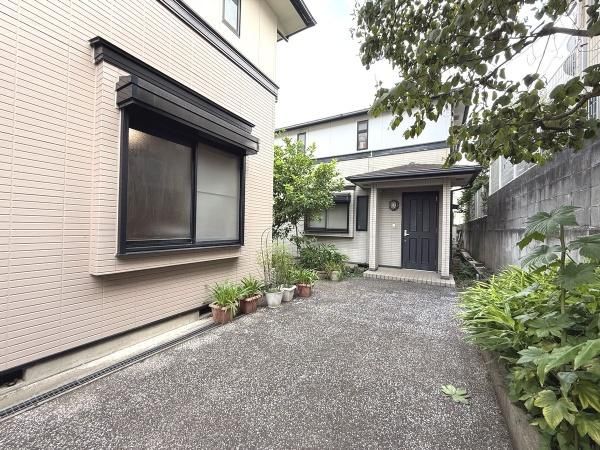 4LDK Detached House for Sale in Oi, Shinagawa, Tokyo - Thumbnail 2