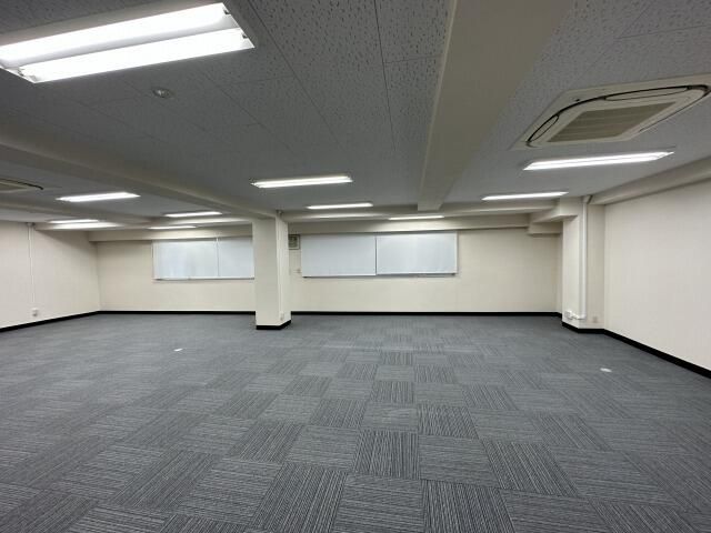 Office for Rent in Machida, Tokyo - 112.39 sqm near Machida Station - Thumbnail 2