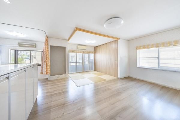 6LDK Steel-Frame House for Sale in Toyonaka, Osaka - Thumbnail 2
