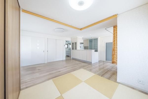 6LDK Steel-Frame House for Sale in Toyonaka, Osaka - Thumbnail 3