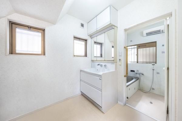 6LDK Steel-Frame House for Sale in Toyonaka, Osaka - Thumbnail 4