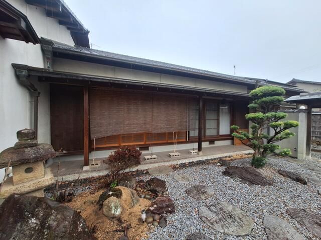 Spacious 4SLDK House with Guest House in Quiet Takamatsu - Main Image