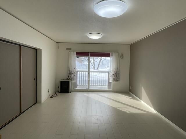 Spacious 3LDK Apartment for Sale in Otaru, Hokkaido - Thumbnail 4