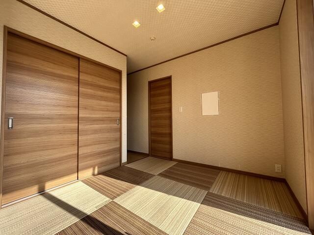 5LDK Detached House for Sale in Kiyama, Saga | 2016 Build - Thumbnail 3