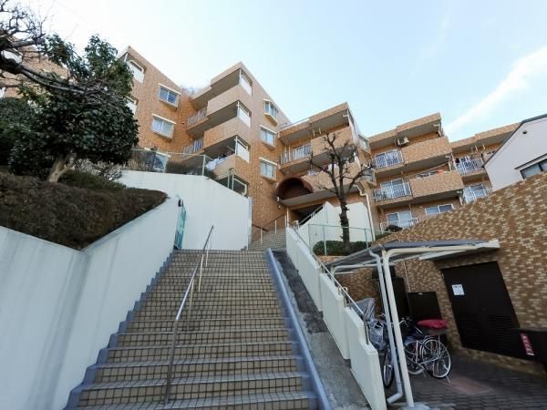 Lions Mansion Takahatofudo Dai Ni 3LDK Apartment in Hino, Tokyo - Thumbnail 2