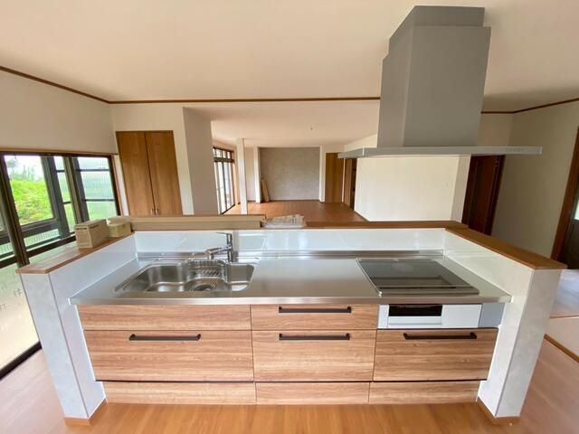 6LDK House for Sale in Quiet Toyama City Neighborhood - Thumbnail 3