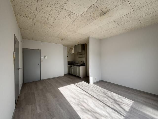 2LDK Apartment for Rent in Tsuru, Yamanashi with Parking - Thumbnail 4
