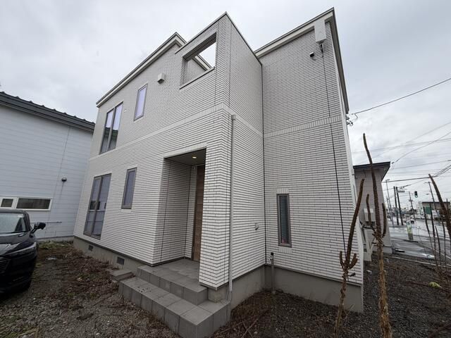 Modern 3SLDK House in Obihiro, Hokkaido for Sale - Thumbnail 2